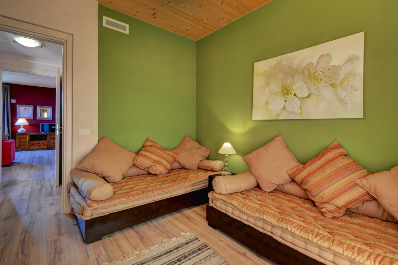 La Rosa Gialla Bio Apartments & Rooms 巴罗洛 外观 照片